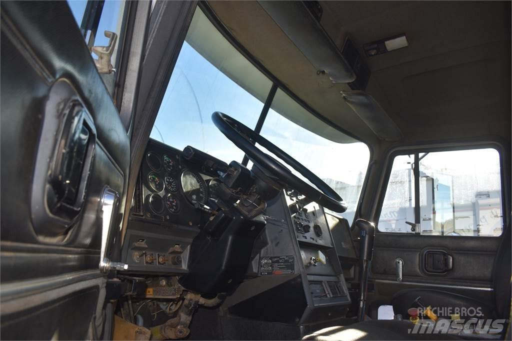 Mack CL713 傾卸式卡車