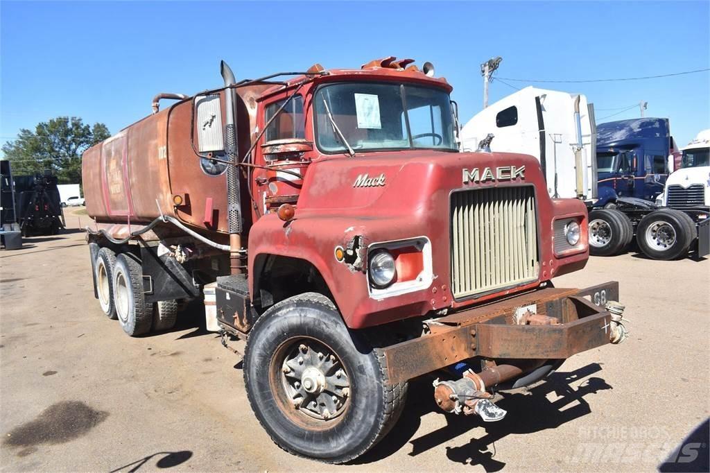 Mack DM685S 運油車