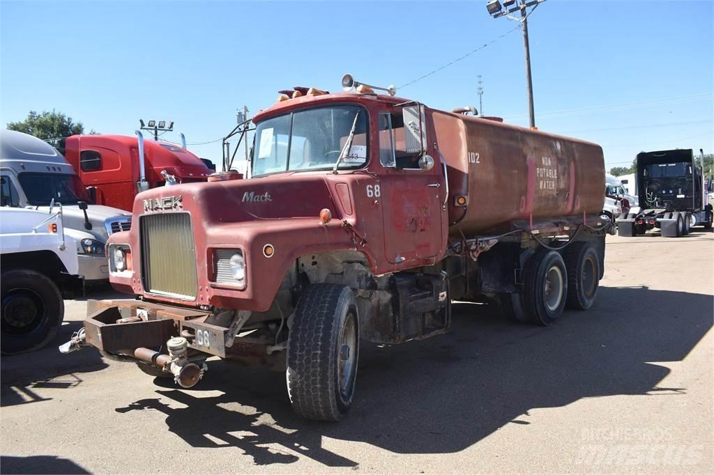 Mack DM685S 運油車