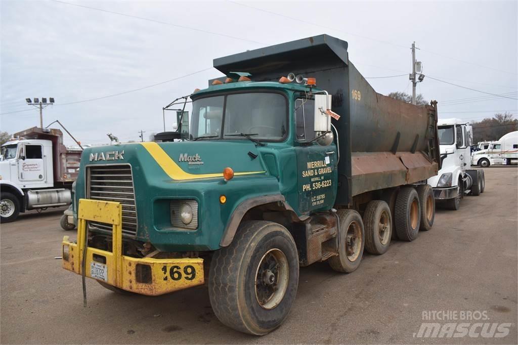 Mack DM688 傾卸式卡車