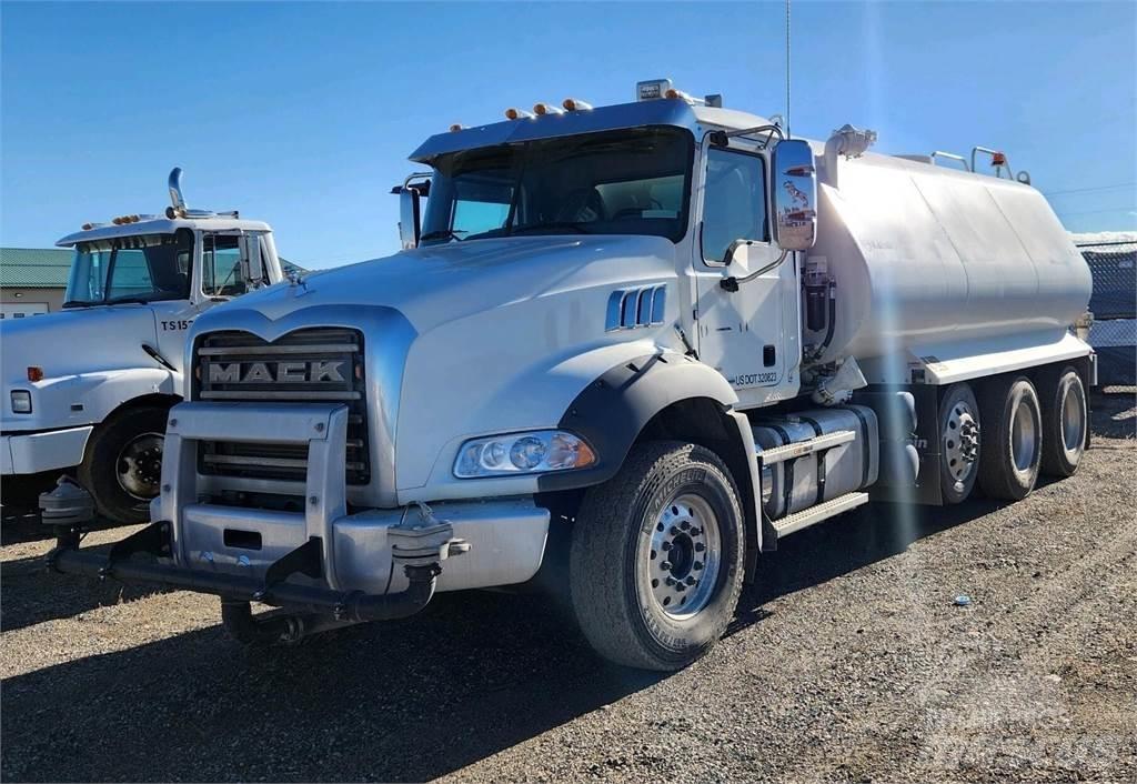 Mack GRANITE 84BR 水車