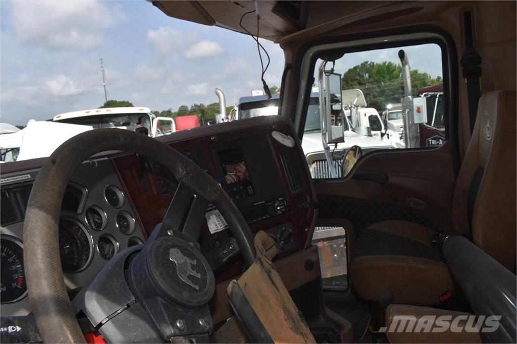 Mack GRANITE GU713 傾卸式卡車