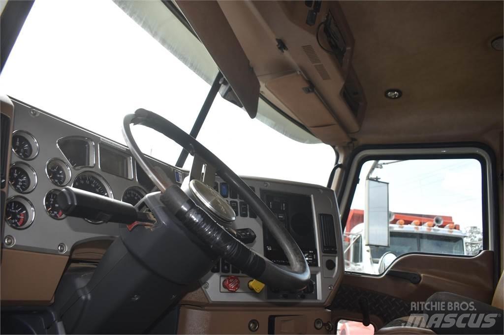 Mack GRANITE GU713 傾卸式卡車