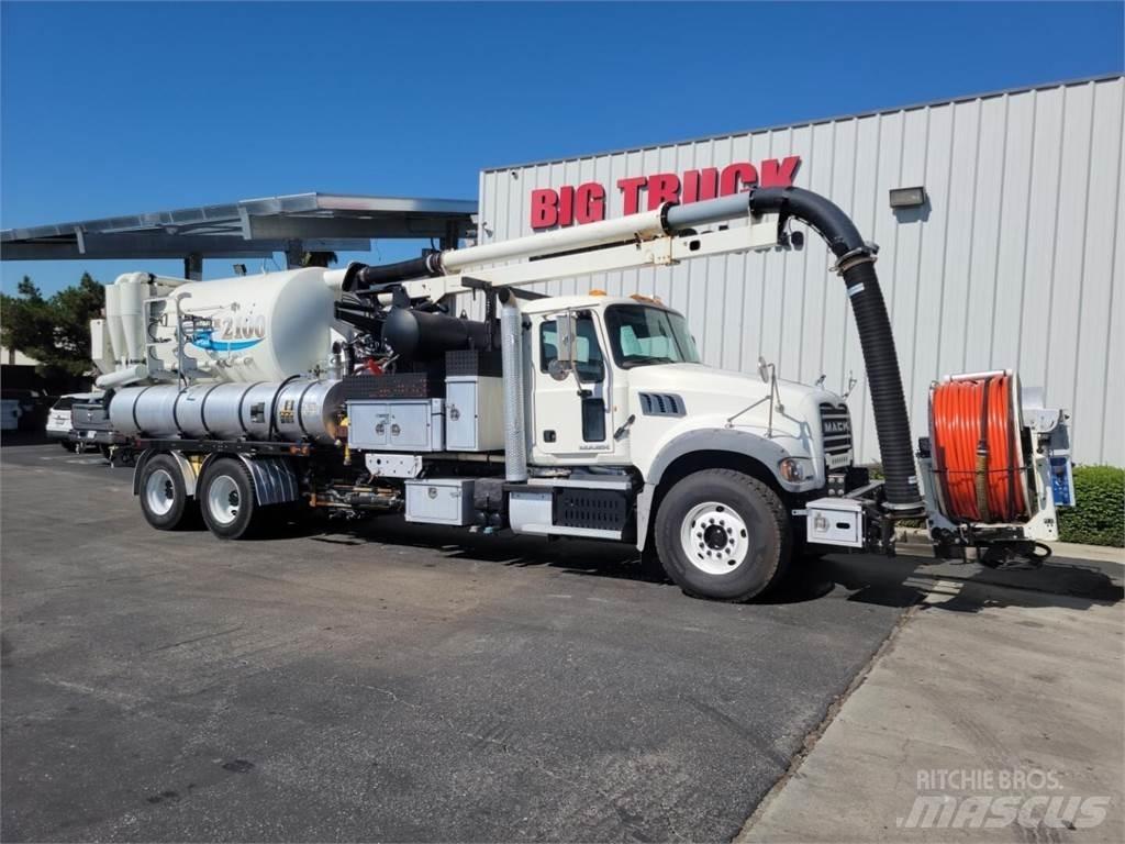 Mack GRANITE GU713 運油車