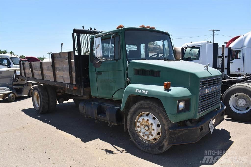 Mack MIDLINER CS200 傾卸式卡車