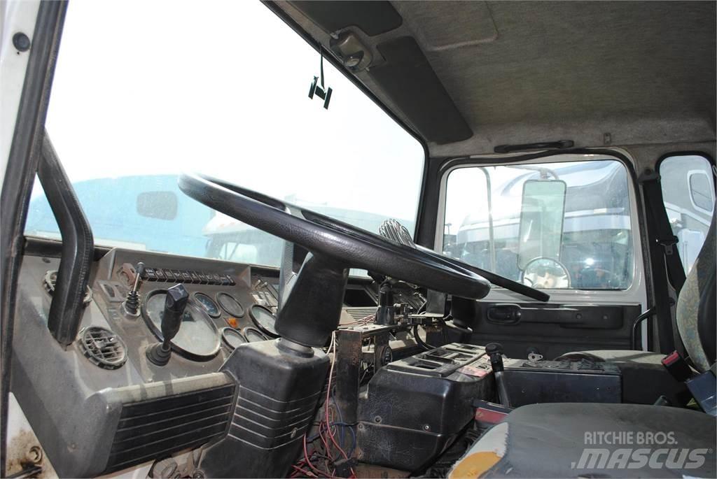 Mack MIDLINER MS250 清掃車
