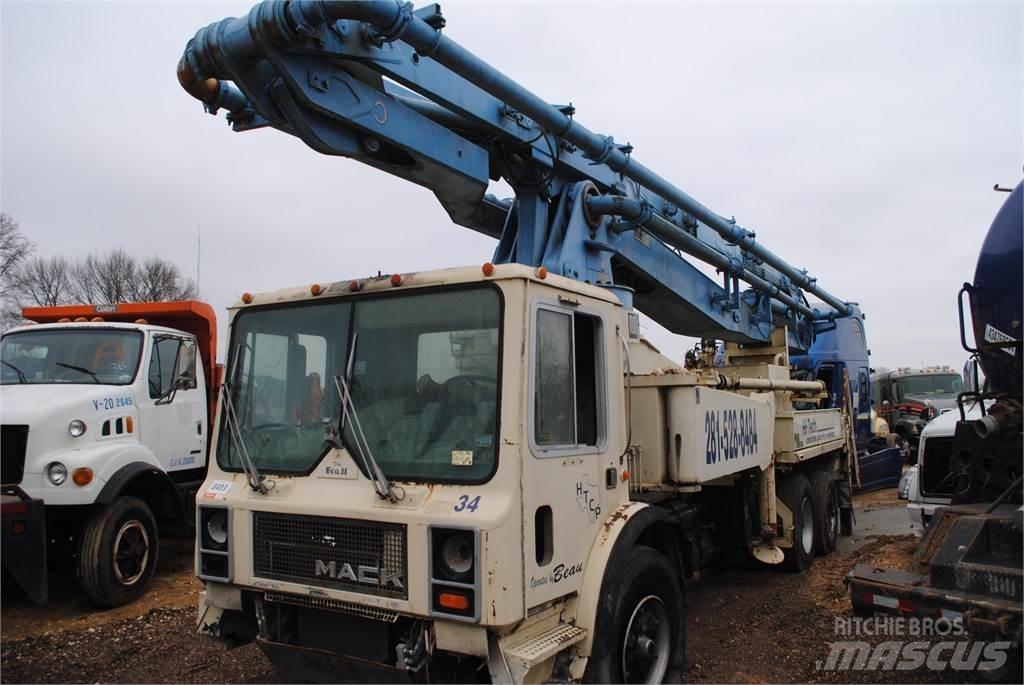 Mack MR686S 混凝土車