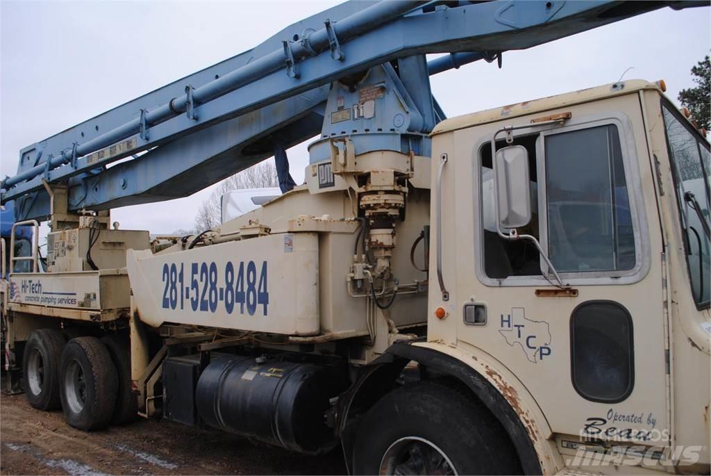 Mack MR686S 混凝土車