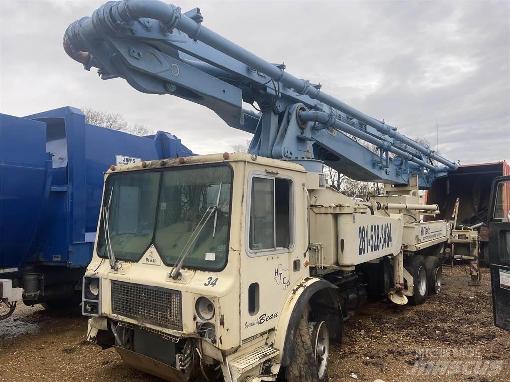 Mack MR686S 混凝土車