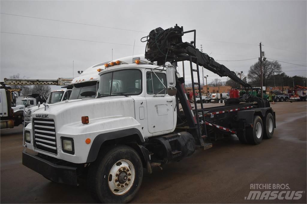 Mack RD688S 起重機卡車