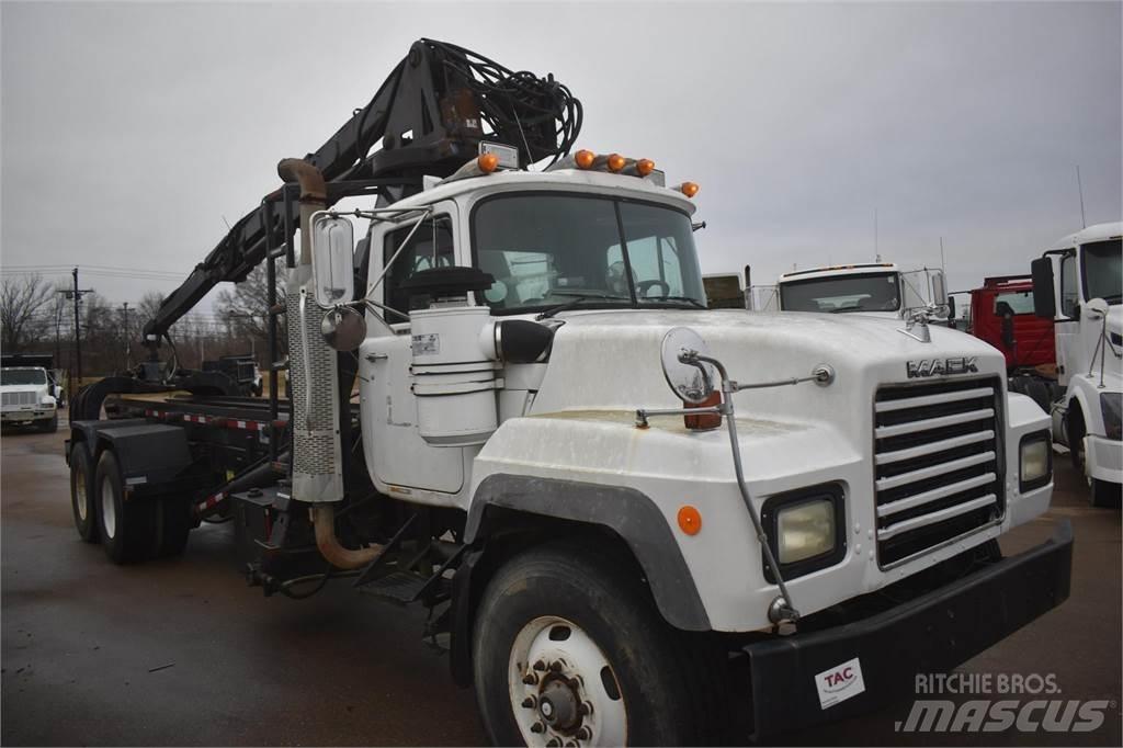 Mack RD688S 起重機卡車
