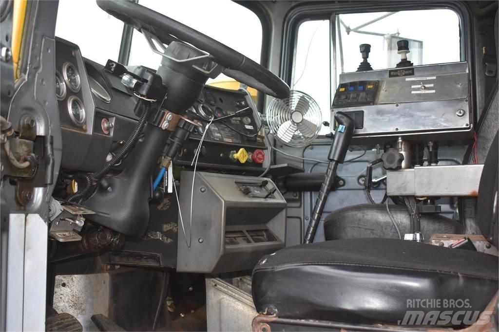 Mack RD688S 傾卸式卡車