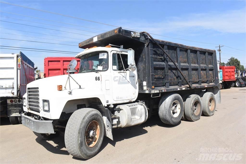 Mack RD688S 傾卸式卡車