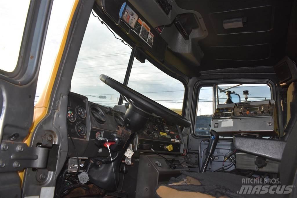 Mack RD688S 傾卸式卡車