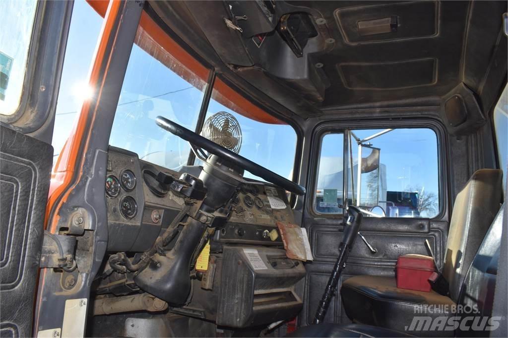 Mack RD688S 傾卸式卡車