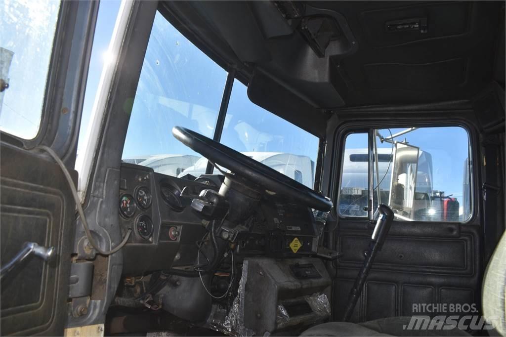Mack RD688S 傾卸式卡車