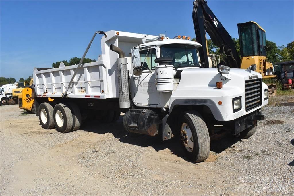 Mack RD690S 傾卸式卡車