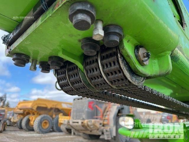 Merlo P65.14HM 伸縮臂操作車