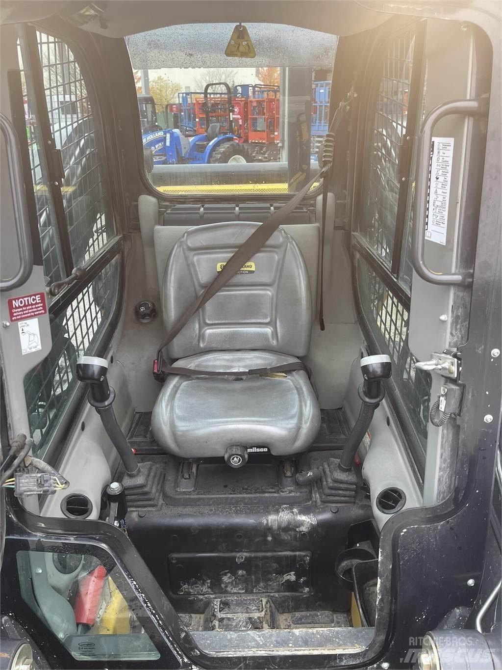 New Holland C237 滑移轉向裝載機