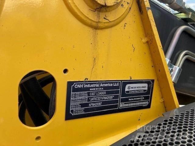 New Holland C327 滑移轉向裝載機