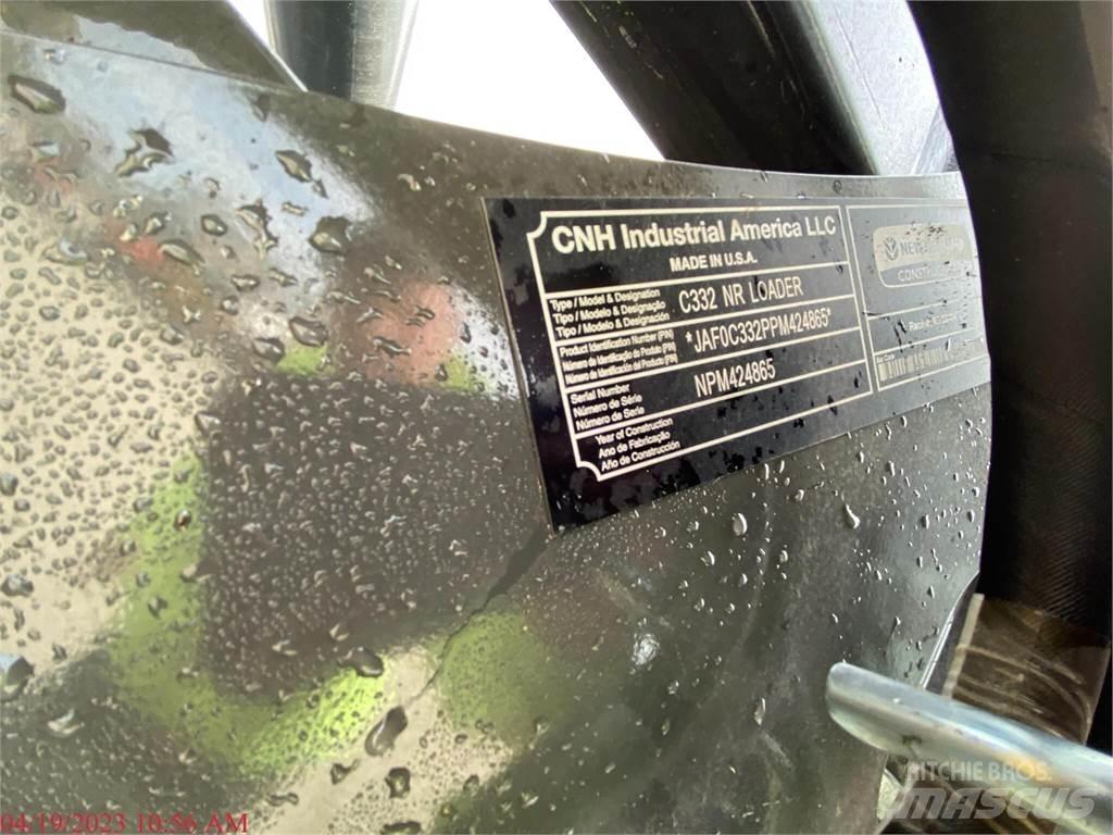 New Holland C332 滑移轉向裝載機