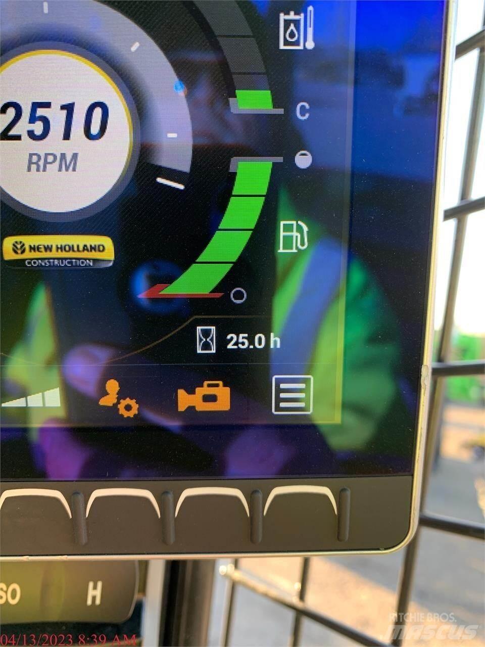 New Holland C332 滑移轉向裝載機
