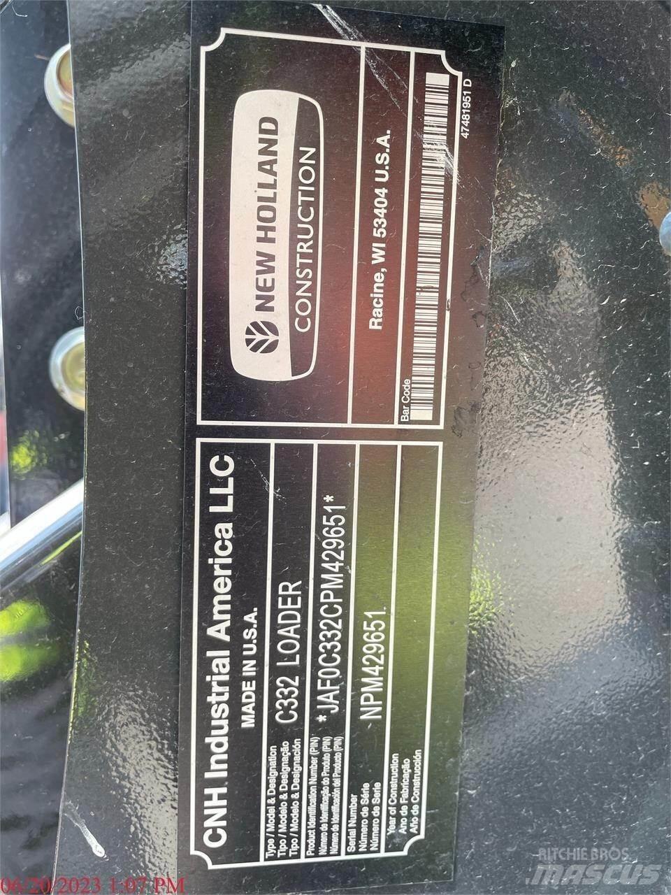 New Holland C332 滑移轉向裝載機