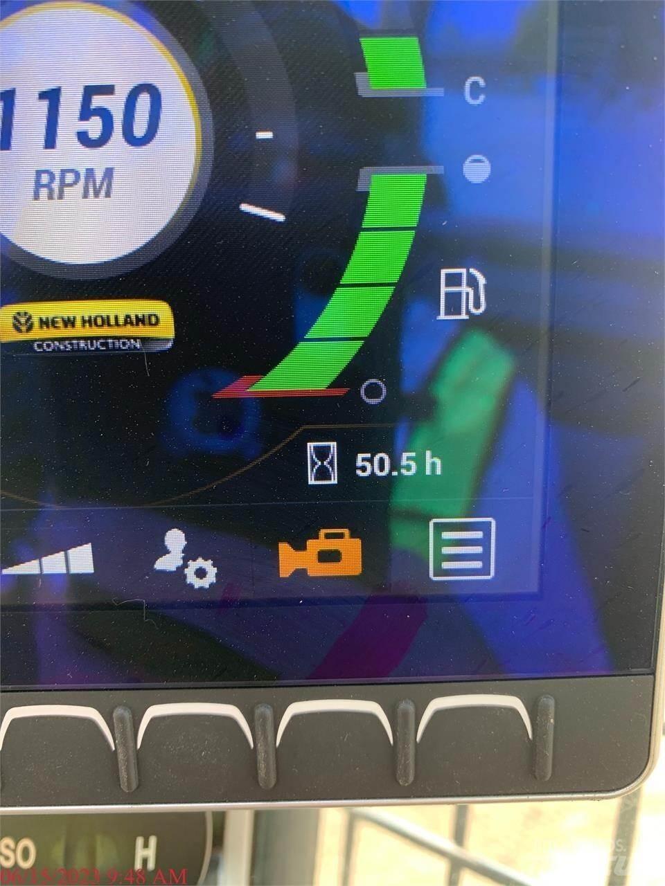 New Holland C332 滑移轉向裝載機