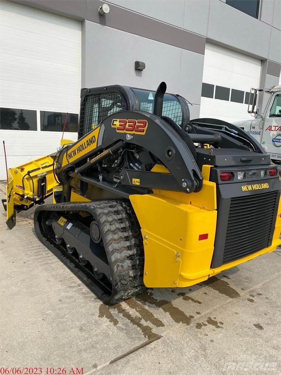 New Holland C332 滑移轉向裝載機