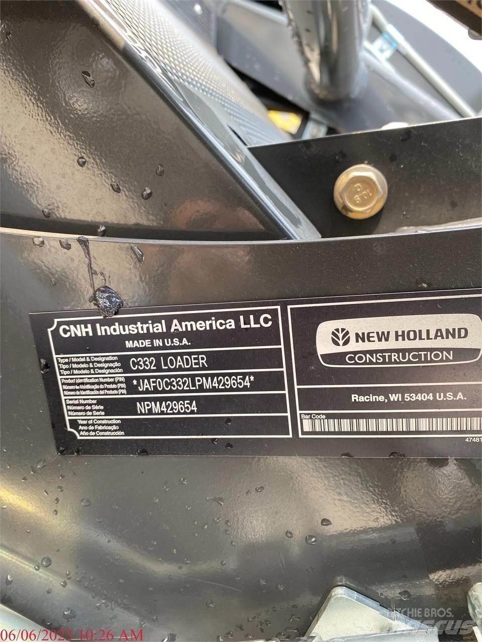 New Holland C332 滑移轉向裝載機