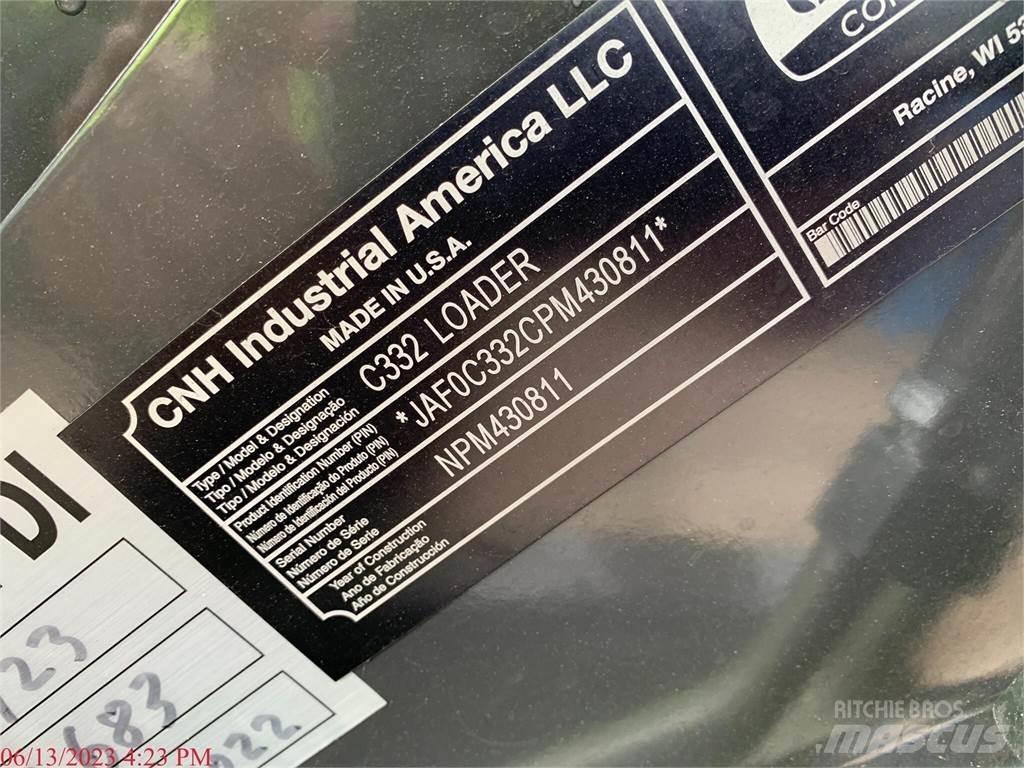 New Holland C332 滑移轉向裝載機