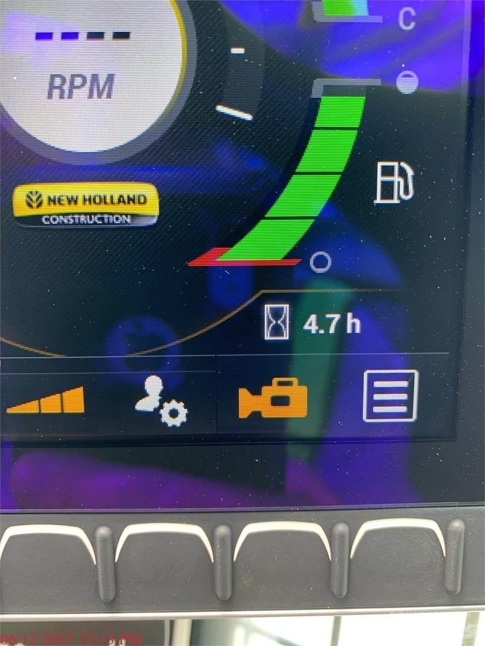 New Holland C337 滑移轉向裝載機