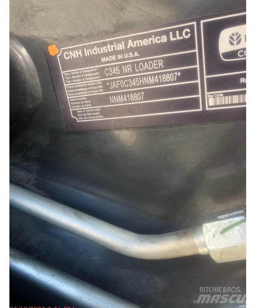 New Holland C345 滑移轉向裝載機