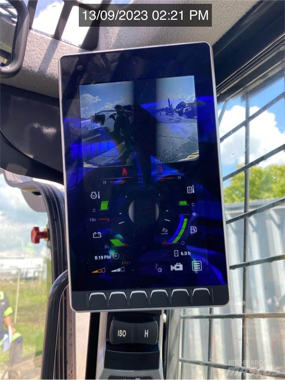 New Holland C345 滑移轉向裝載機