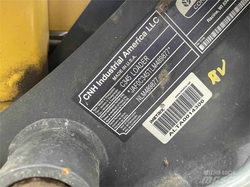 New Holland C345 滑移轉向裝載機