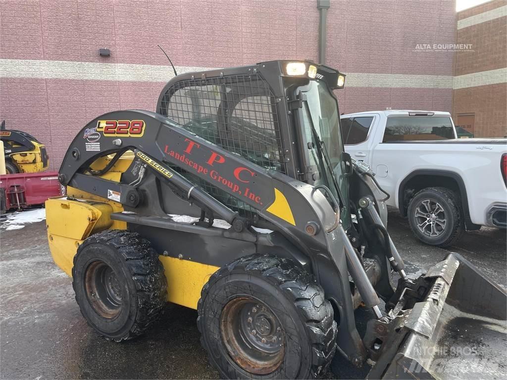 New Holland L228 滑移轉向裝載機