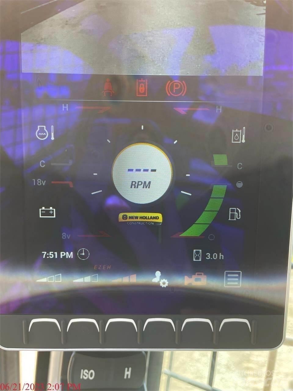 New Holland L328 滑移轉向裝載機
