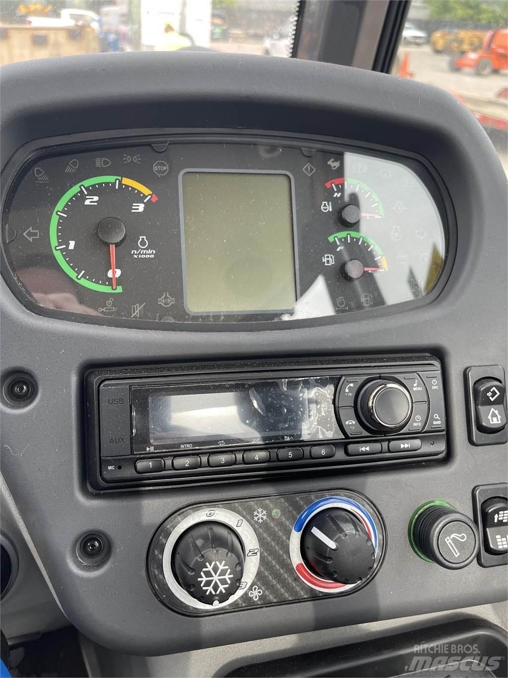 New Holland W80C 輪胎式裝載機