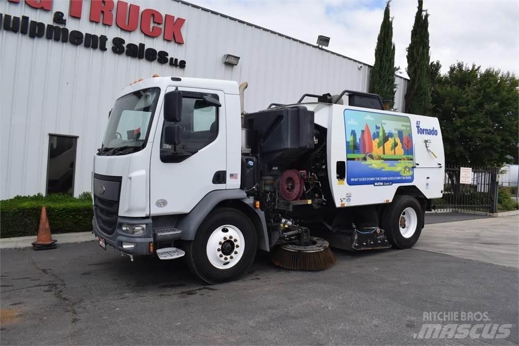 Peterbilt 220 清掃車