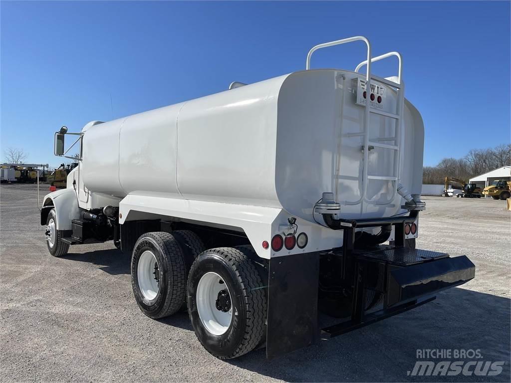 Peterbilt 330 水車