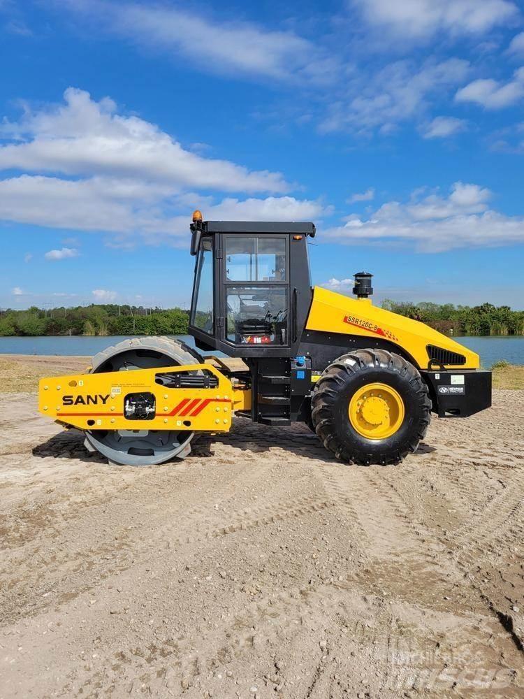 Sany SSR120C-8 雙輪滾壓機