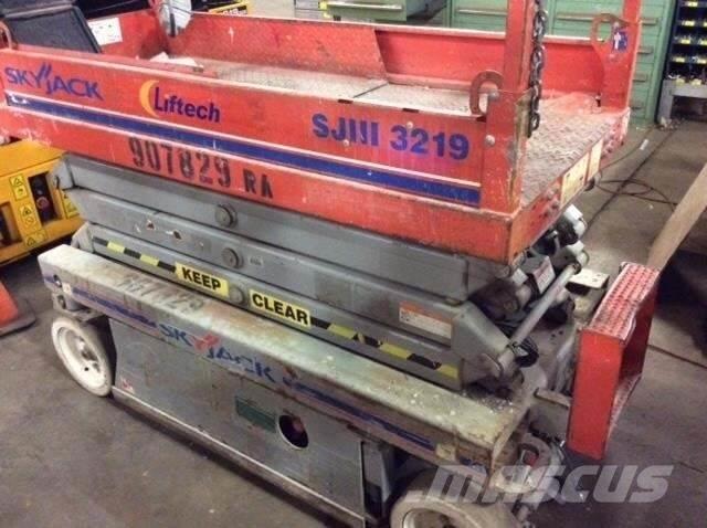SkyJack SJIII3219 剪式升降機