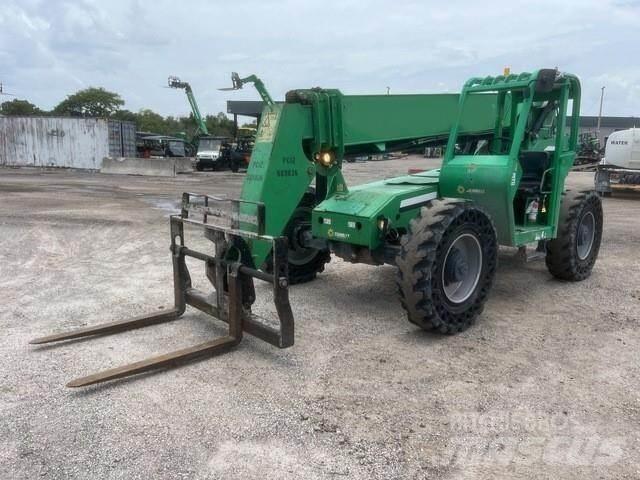 SkyTrak 6042 伸縮臂操作車