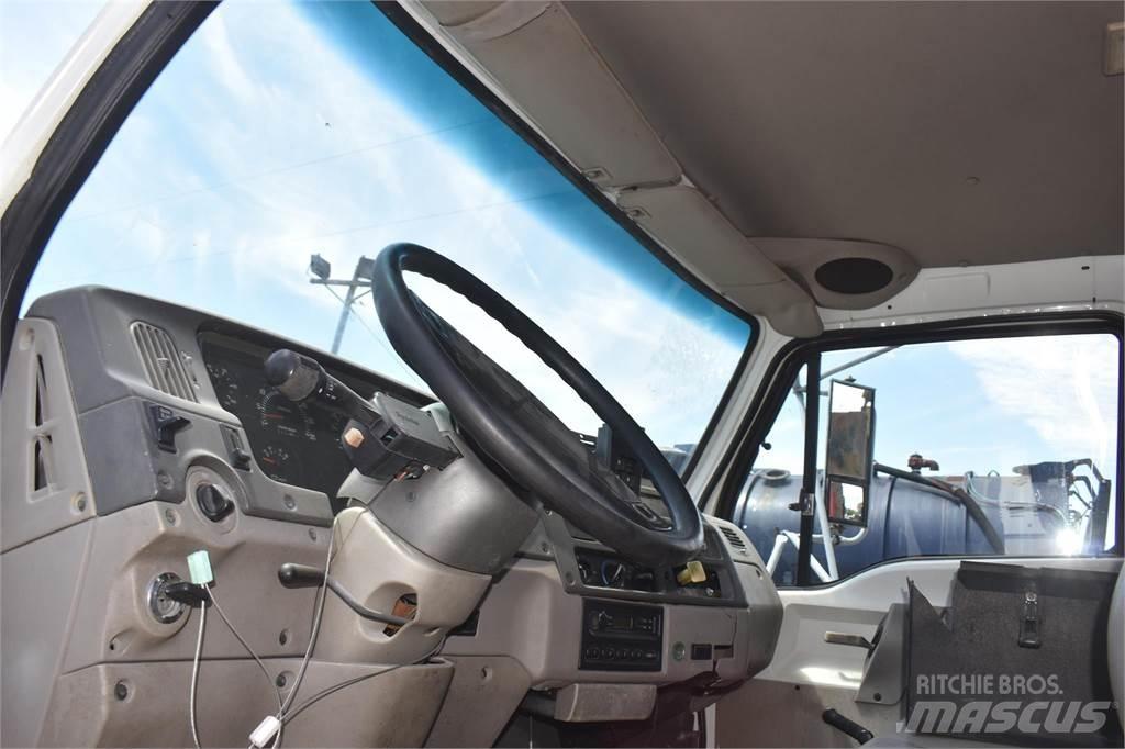 Sterling L7500 起重機卡車