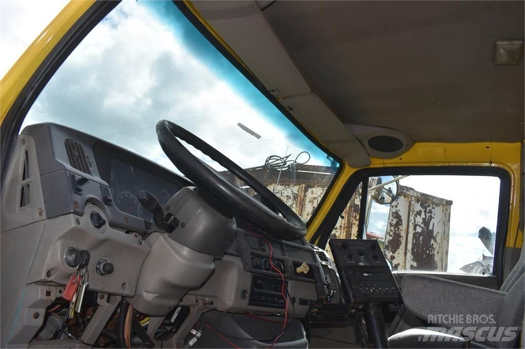 Sterling L7500 傾卸式卡車