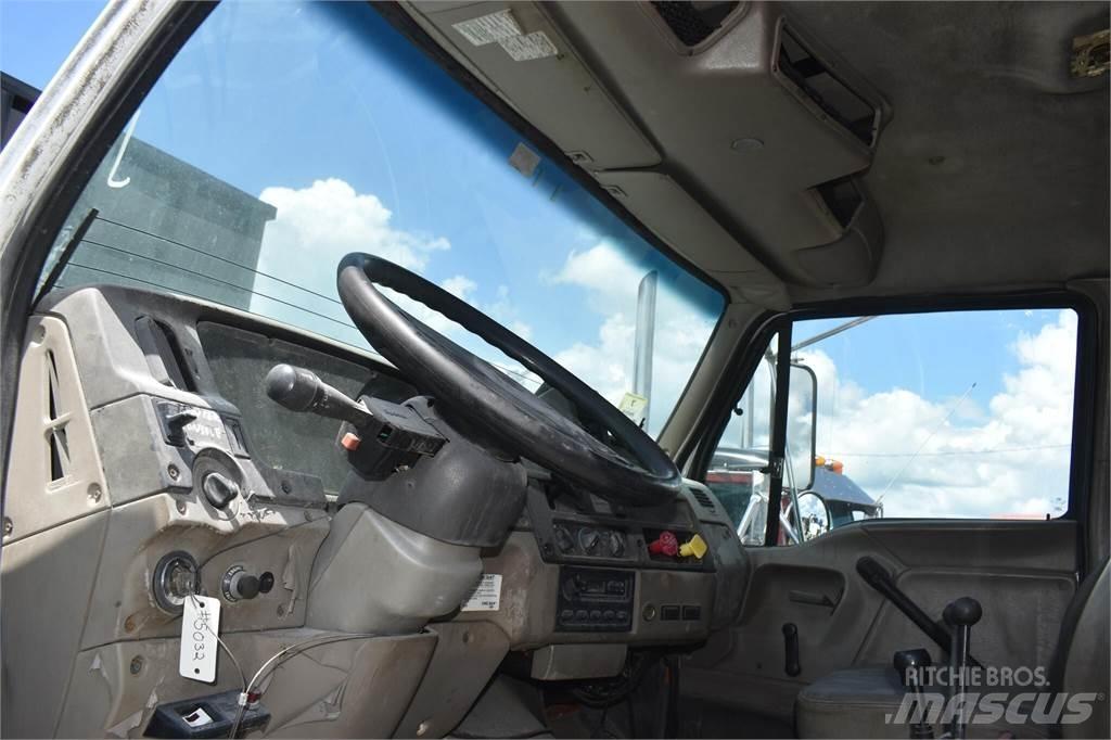 Sterling L7500 傾卸式卡車