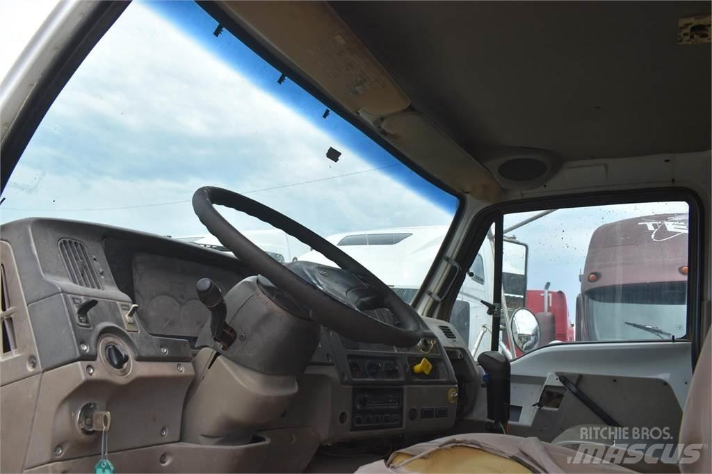 Sterling L7500 傾卸式卡車