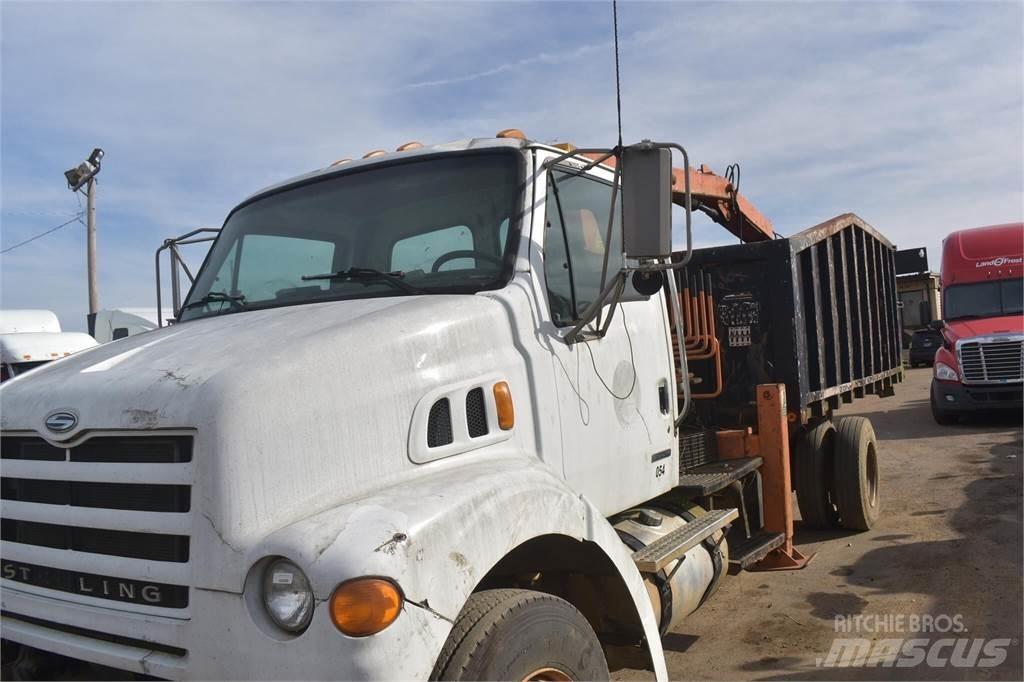 Sterling L7500 起重機卡車