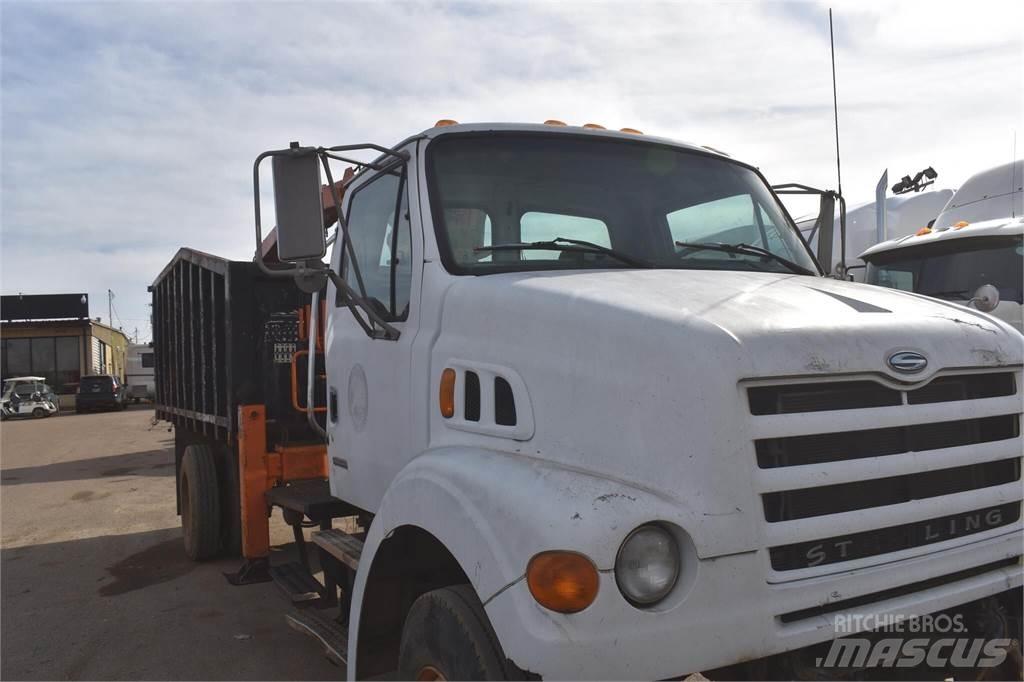 Sterling L7500 起重機卡車