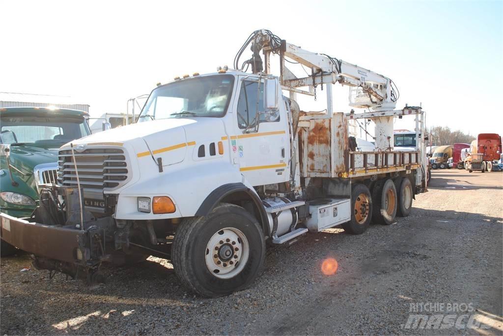 Sterling L8500 起重機卡車